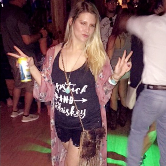 Meet your Posher, Cassie - Picture 4 of 4